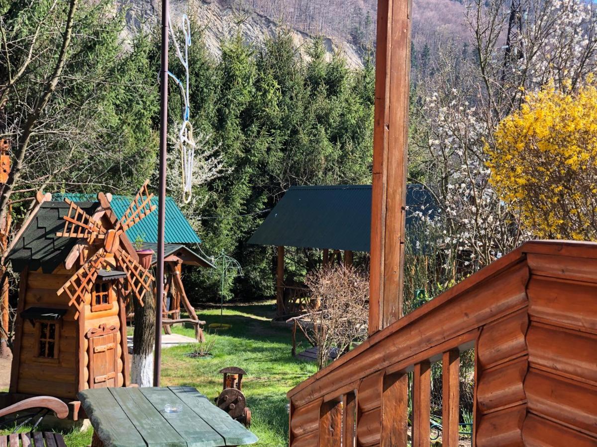 U Yaroslava Hotel Jaremče Esterno foto